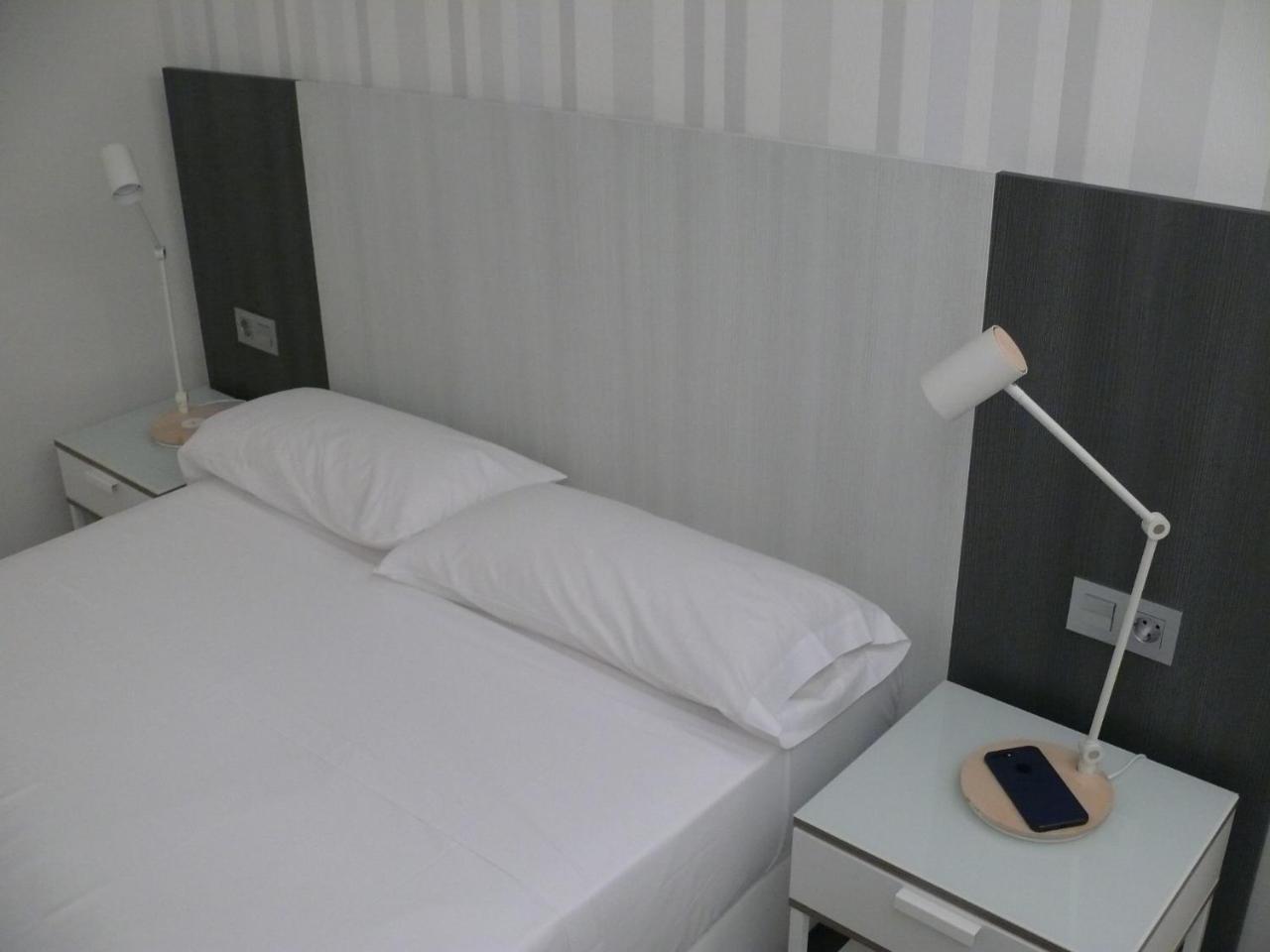 Hostal Bed Of The Sea Valencia Buitenkant foto
