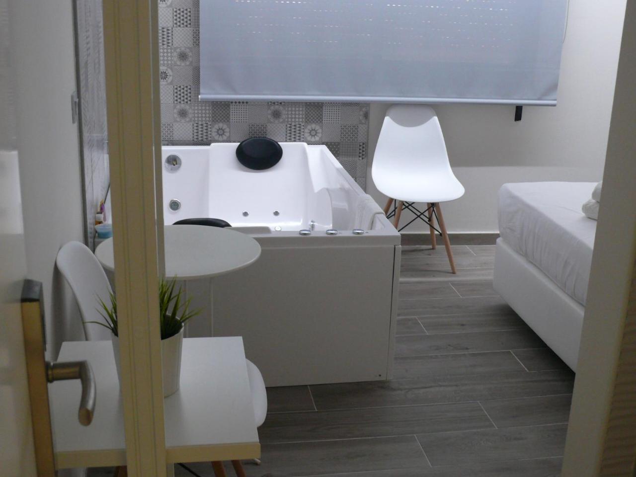 Hostal Bed Of The Sea Valencia Buitenkant foto