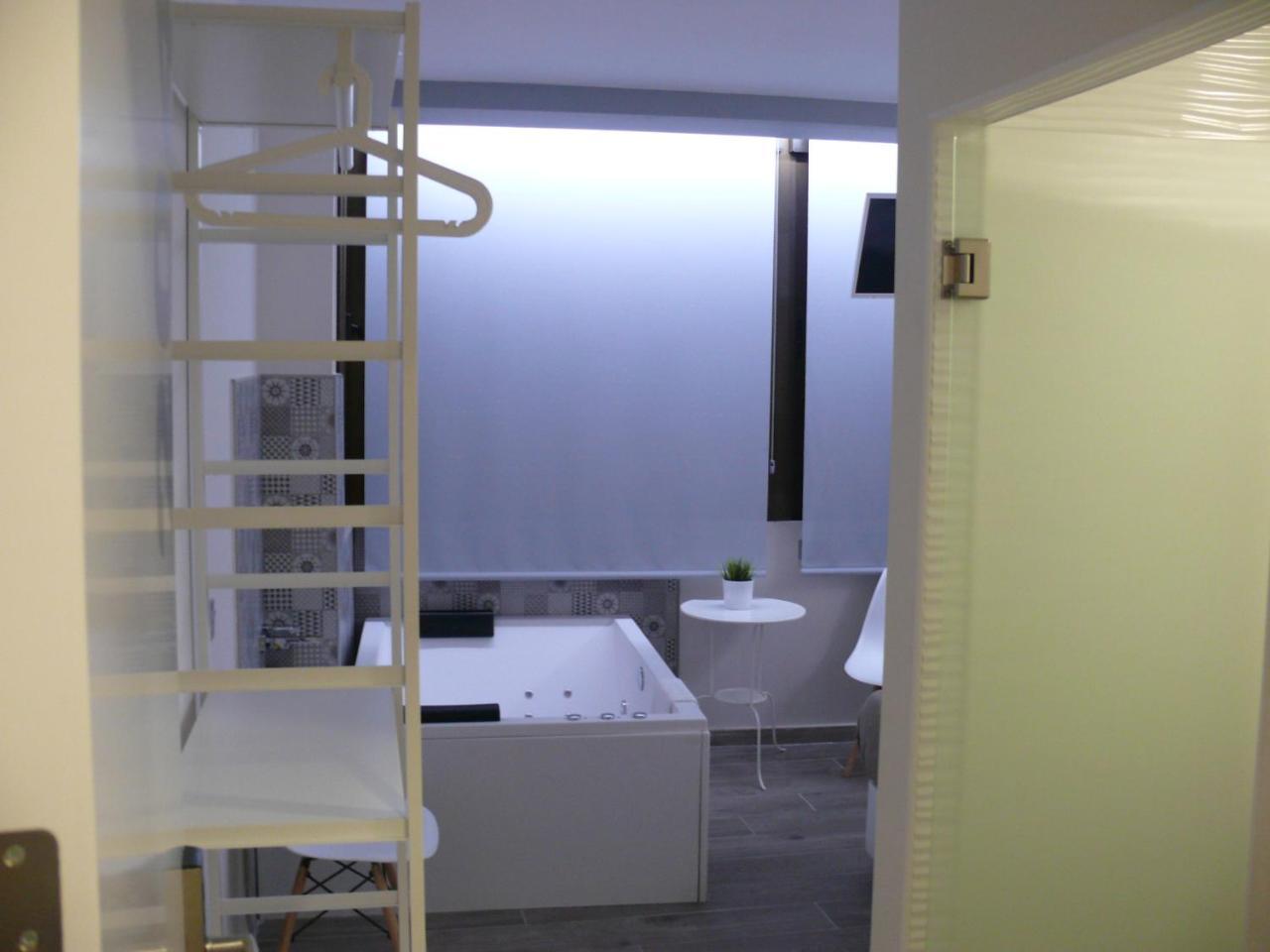 Hostal Bed Of The Sea Valencia Buitenkant foto