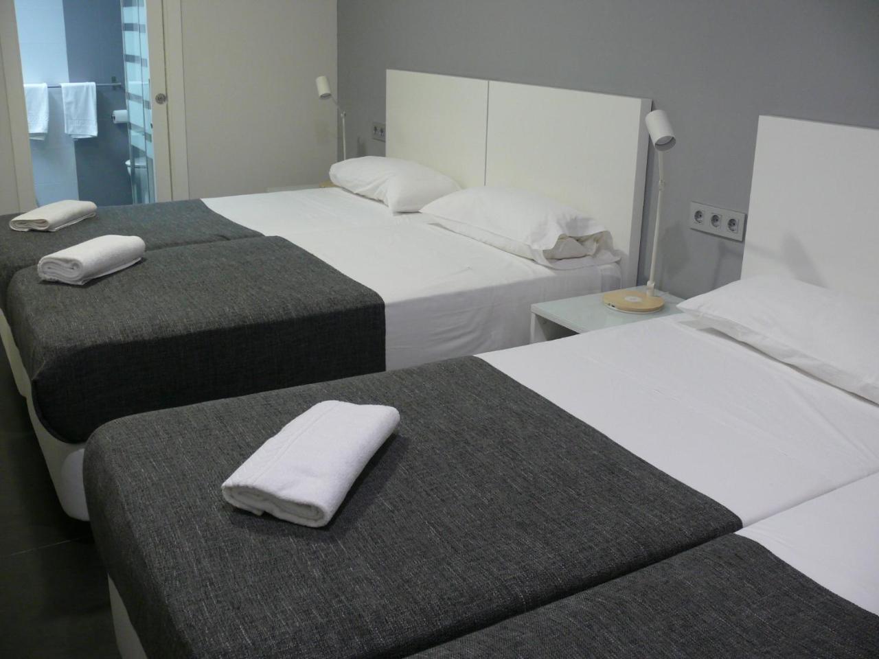 Hostal Bed Of The Sea Valencia Buitenkant foto