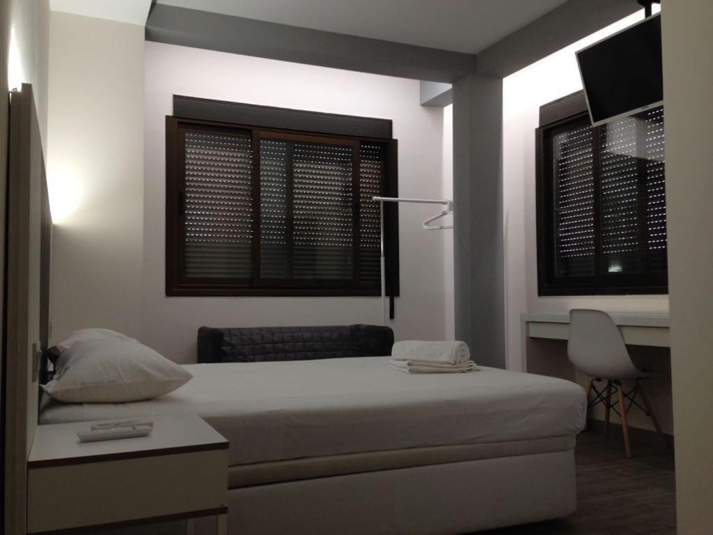 Hostal Bed Of The Sea Valencia Buitenkant foto