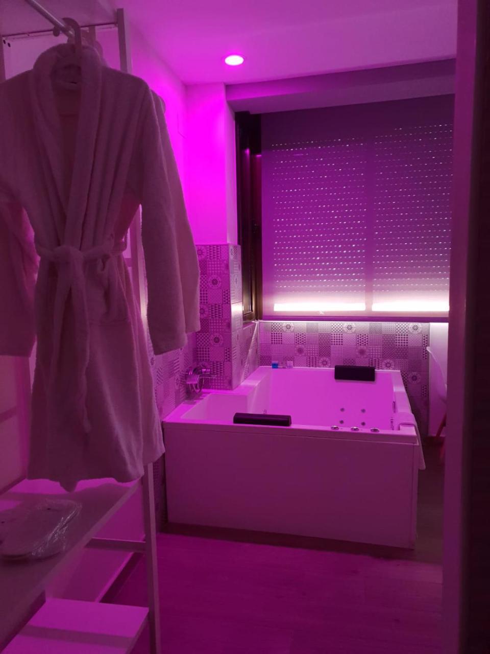 Hostal Bed Of The Sea Valencia Buitenkant foto